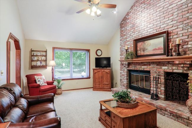 21 Bent Tree Ln, House other with 3 bedrooms, 3 bathrooms and null parking in Towanda IL | Image 6