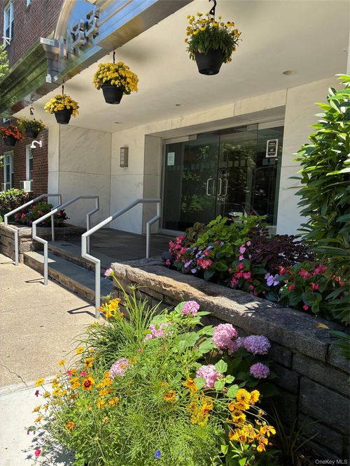 1c-1133 Midland Ave, Yonkers, NY, 10708-6472 | Card Image