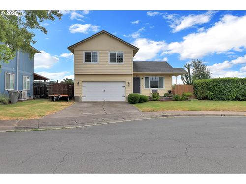 911 Arrow Leaf Pl, Harrisburg, OR, 97446-9686 | Card Image