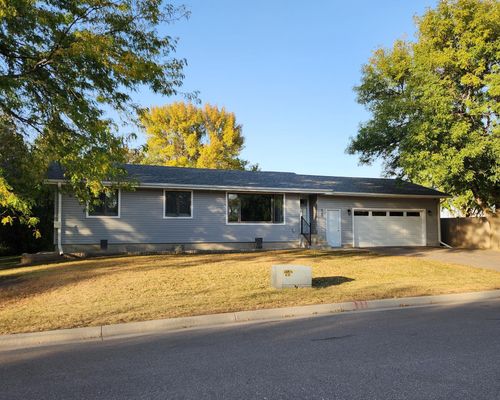 620 Sunrise Ave, Bird Island, MN, 55310-1129 | Card Image