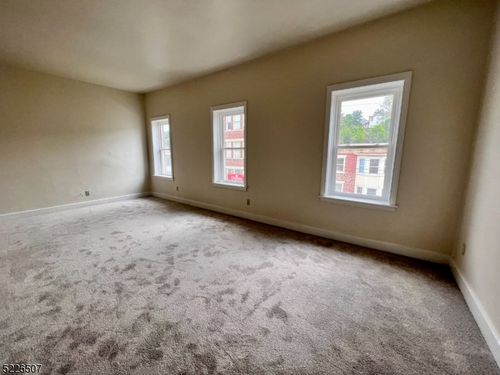 152 S Main St, Phillipsburg, NJ, 08865-2827 | Card Image