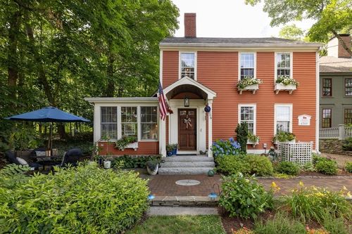 356 Main St, Amesbury, MA, 01913-4105 | Card Image