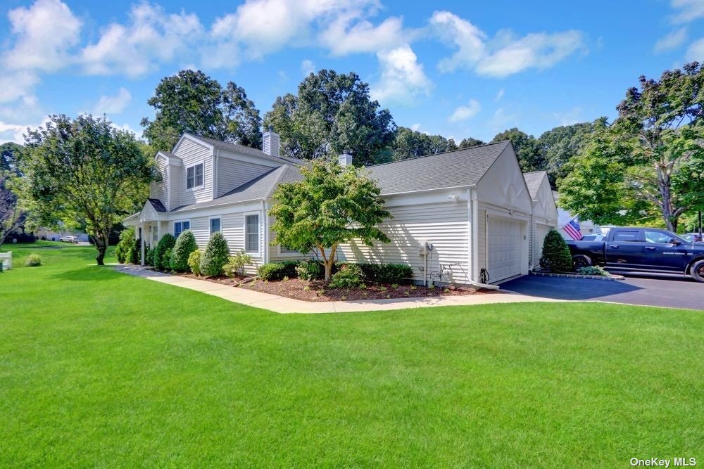 Fox Ct, Manorville, NY 11949