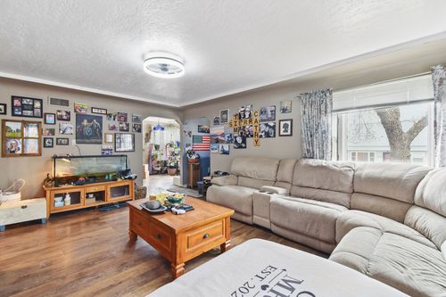 923 1st St S, Shelby, MT, 59474-2202 | Card Image