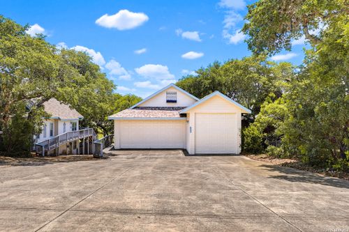 928 Pebble Beach Rd, Lakehills, TX, 78063 | Card Image