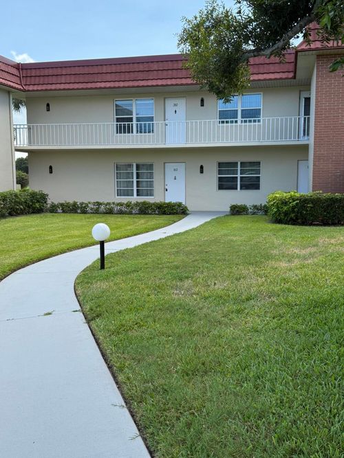 102-33 Pine Arbor Ln, Vero Beach, FL, 32962-4694 | Card Image