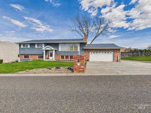 3585 Country Club Dr, Lewiston, ID, 83501-9620 | Card Image