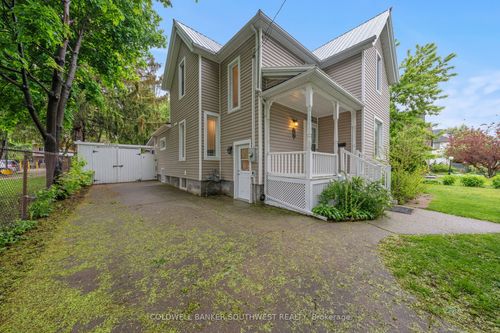 156 Queen St, Sarnia, ON, N7T2R1 | Card Image