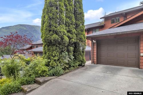2624 John St, Juneau, AK, 99801-2050 | Card Image