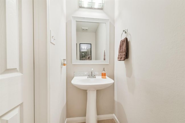First floor powder bath | Image 21