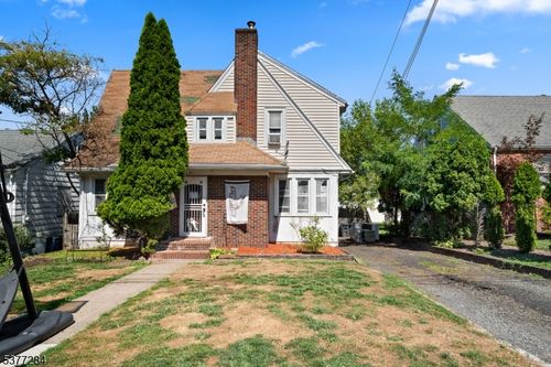 21 Robertson Rd, West Orange, NJ, 07052-3558 | Card Image
