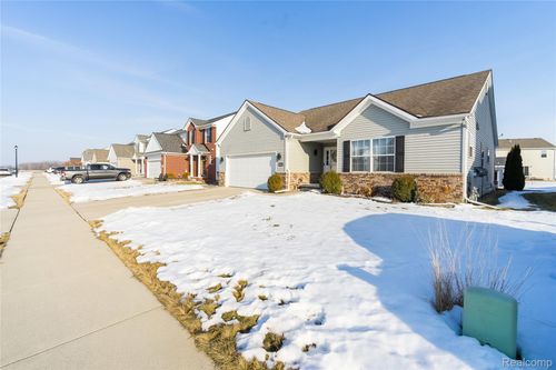 9054 Rock Harbor Dr, Newport, MI, 48166-7839 | Card Image