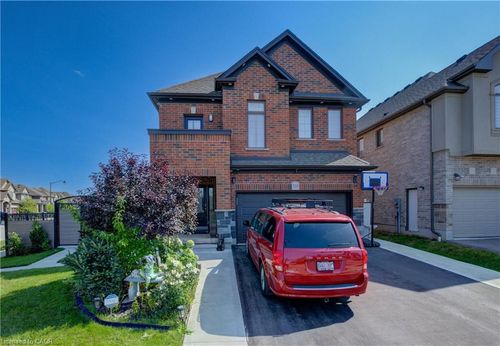 533 Gristmill St, Waterloo, ON, N2K0E1 | Card Image