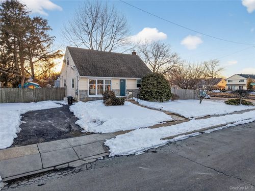 59 Holly Road, Hempstead, NY, 11557 | Card Image