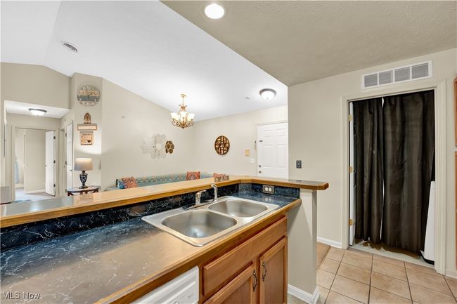 APT-339 - 23003 Chandlers Ln, Condo with 3 bedrooms, 2 bathrooms and null parking in Olmsted Falls OH | Image 22