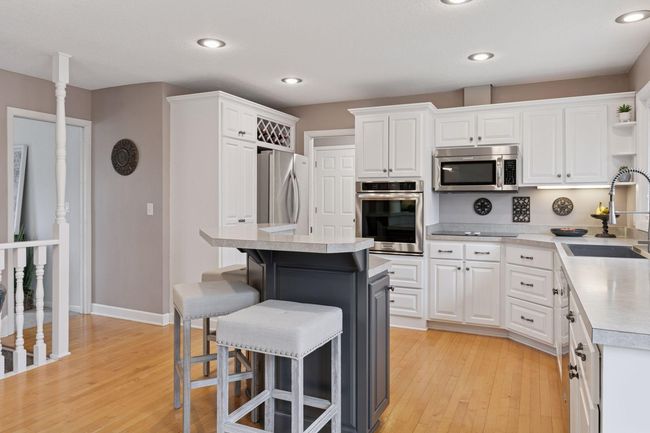 Contrasting island adds style and function | Image 14