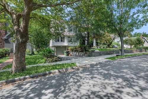 22 Robbins Rd, Watertown, MA, 02472-3449 | Card Image