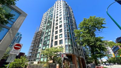 1003 - 888 Pacific St, Condo with 1 bedrooms, 1 bathrooms and 1 parking in Vancouver BC | Image 1