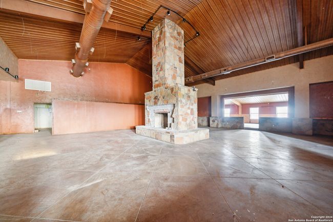 410 S Interstate 35, Home with 0 bedrooms, 0 bathrooms and null parking in Pearsall TX | Image 32