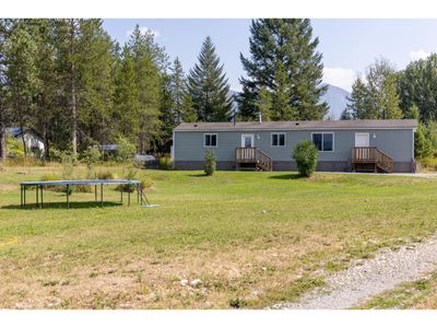 7306 Bertrand Rd, House other with 2 bedrooms, 1 bathrooms and null parking in Jaffray BC | Image 3