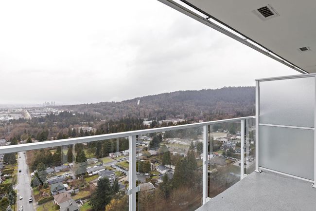 2404 - 652 Whiting Way, Condo with 2 bedrooms, 2 bathrooms and 1 parking in Coquitlam BC | Image 14