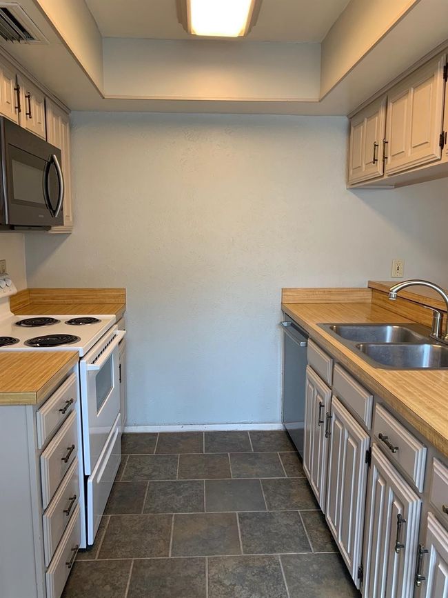 2929 Pegasus Dr, Townhouse with 2 bedrooms, 2 bathrooms and null parking in Garland TX | Image 5