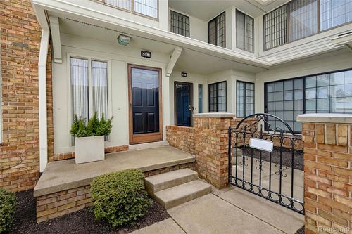 6011 Pebble Lane Ct, West Bloomfield, MI, 48322-3520 | Card Image