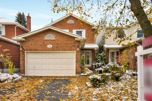 74 Robinson Cres, Whitby, ON, L1N6W5 | Card Image