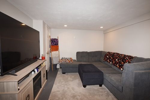 89 West St, Pembroke, MA, 02359-3441 | Card Image