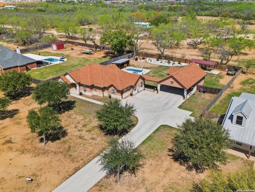 149 W Short Meadow Dr, Lytle, TX, 78052-3986 | Card Image