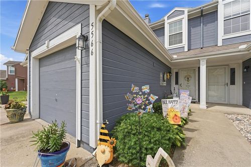 5566 Nw Moonlight Meadow Dr, Lee's Summit, MO, 64064-1283 | Card Image