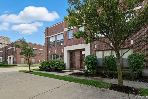 44-54 W Bethune St, Detroit, MI, 48202-2707 | Card Image