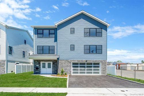 243 Mott St, Oceanside, NY, 11572-5525 | Card Image