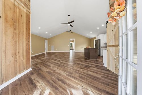 776 Norris Hollow Rd, Vanleer, TN, 37181-5312 | Card Image