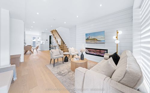 225 Christie St, Toronto, ON, M6G3B5 | Card Image