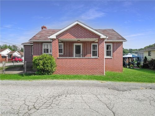 813 Main St, Windsor Heights, WV, 26075-1013 | Card Image