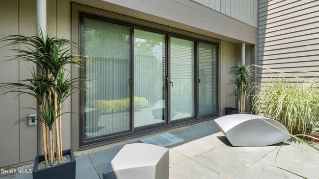 424 N Hemlock Ln, Condo with 3 bedrooms, 3 bathrooms and 2 parking in Williamstown MA | Image 35