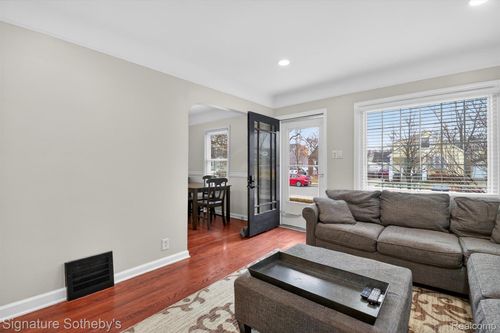 1022 Harvard Rd, Berkley, MI, 48072-1977 | Card Image