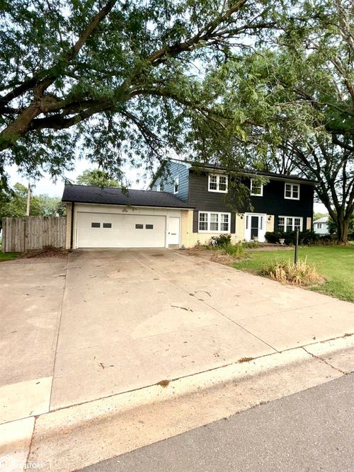 1044 Glendale Park Dr, Hampton, IA, 50441-1822 | Card Image