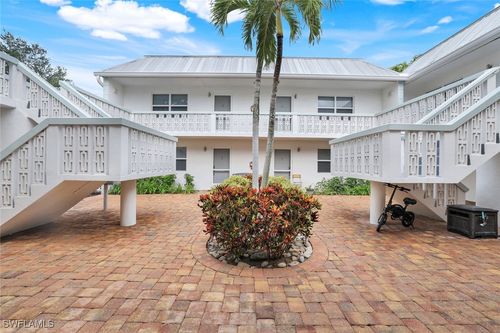 22-780 10th Ave S, NAPLES, FL, 34102-7335 | Card Image