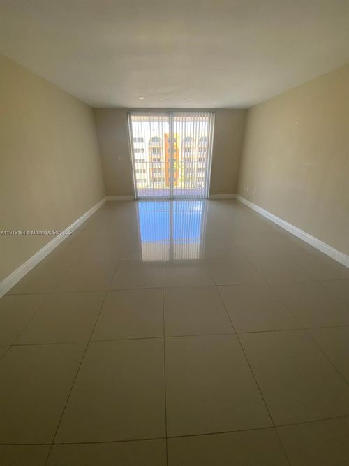 apt-410-6970 Nw 186th St, Hialeah, FL, 33015-3148 | Card Image