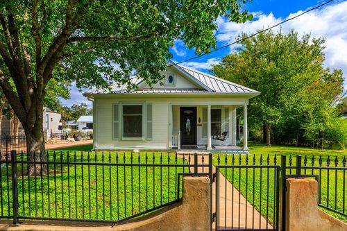 404 E Travis St, Fredericksburg, TX, 78624 | Card Image