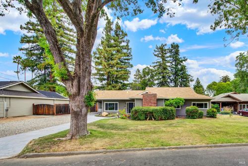 3086 Hermosa Dr, Napa, CA, 94558-1618 | Card Image