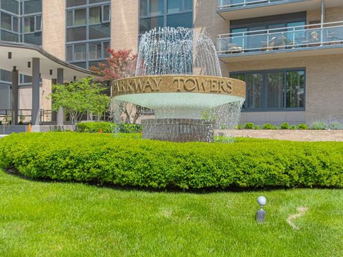 apt-208-4545 Wornall Rd, Kansas City, MO, 64111-3215 | Card Image