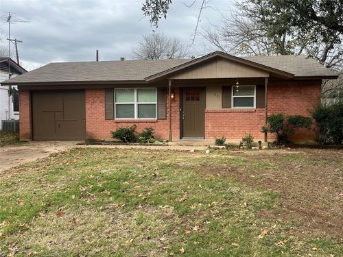 621 Pershing Dr, Denton, TX, 76209-8012 | Card Image