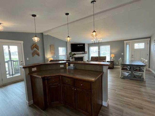 406 12 Avenue W, Home with 4 bedrooms, 2 bathrooms and 6 parking in Barnwell AB | Image 16
