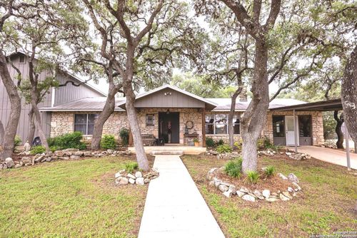 475 Stoney Hill Ln, Pipe Creek, TX, 78063-5206 | Card Image