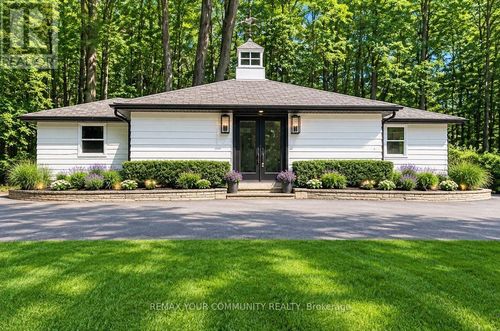 669 Old Bathurst Coach House Street, Newmarket (Summerhill Estates), ON, L3X3A6 | Card Image