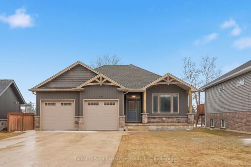 56 Chesley St, Southampton, ON, N0H2L0 | Card Image