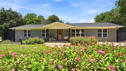 1335 Rivercrest Dr, New Braunfels, TX, 78130-3437 | Card Image
